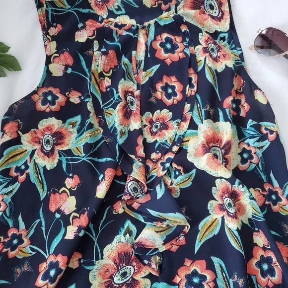 DR2 Floral Asymmetrical Top Size L - Picture 3 of 7